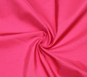ประเทศจีน ผ้า Pongee โพลีเอสเตอร์ 75 * 75D สีแดง 190T ผิว - เป็นมิตรกับอากาศดี ผู้ผลิต