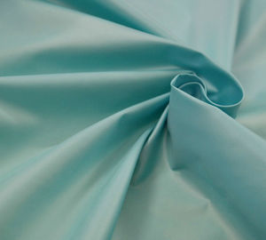 ประเทศจีน 400 ครั้งธรรมดาย้อมผ้าโพลีเอสเตอร์ผ้าแพรแข็ง 30 * 30D สีที่กำหนดเองสำหรับผ้า ผู้ผลิต